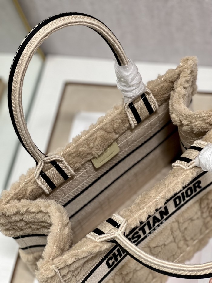 Handbag Dior 9011 size 26.5×21×14 cm