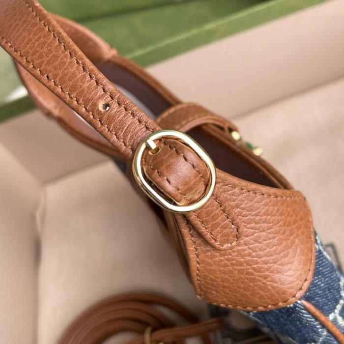 Handbag Gucci 637092 size 19*13*3 cm