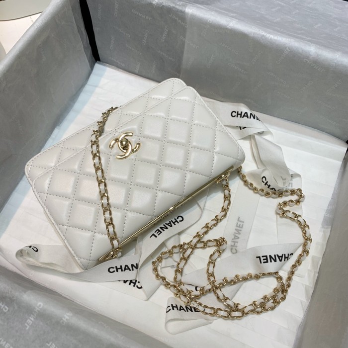 Handbag Chanel 88633 size 19 cm