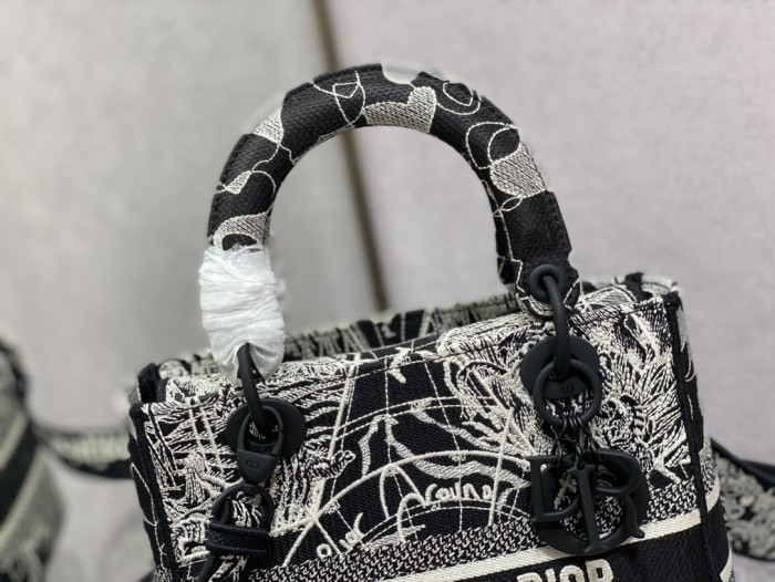 Handbag Dior size 24 cm