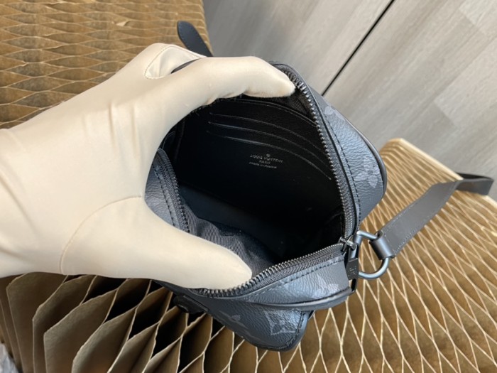 Handbag Louis Vuitton M69404 size 15x17x8 CM