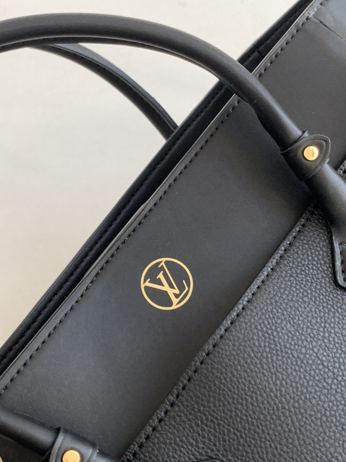 Handbag Louis Vuitton M53826 size 30.5x24.5x14cm