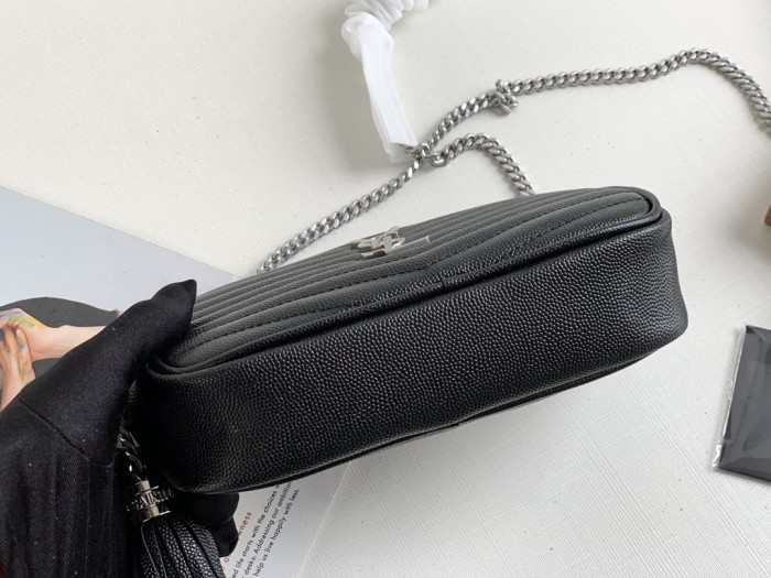 Handbags SAINT LAURENT 585040 size 19-11-5 cm