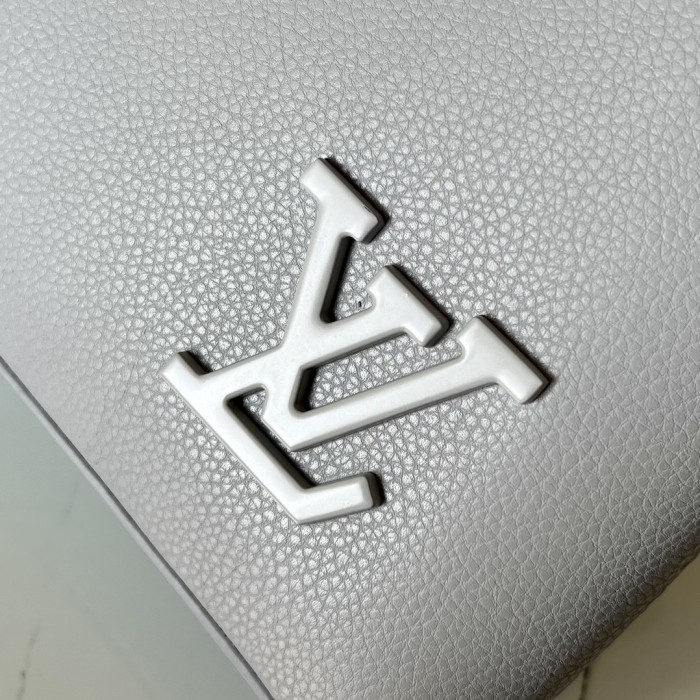 Handbag Louis Vuitton M69837 LV Aerogram iPad size:30 x 22 x 5cm