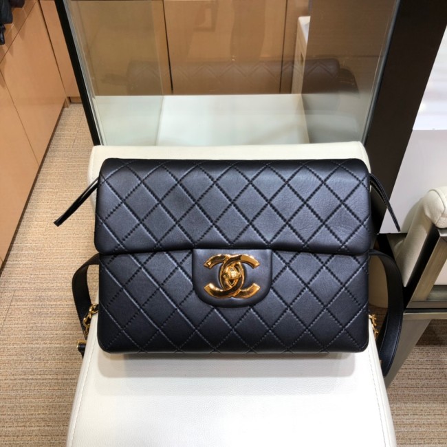 Handbag Chanel A088 size 30x8x21 cm