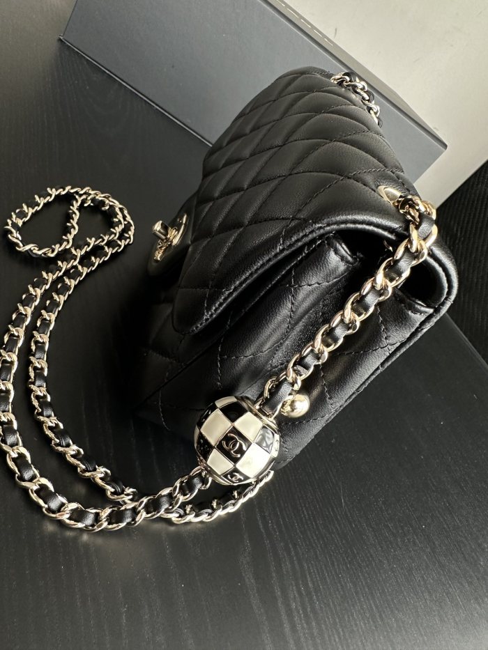 Handbag Chanel AP1786 size 18 cm