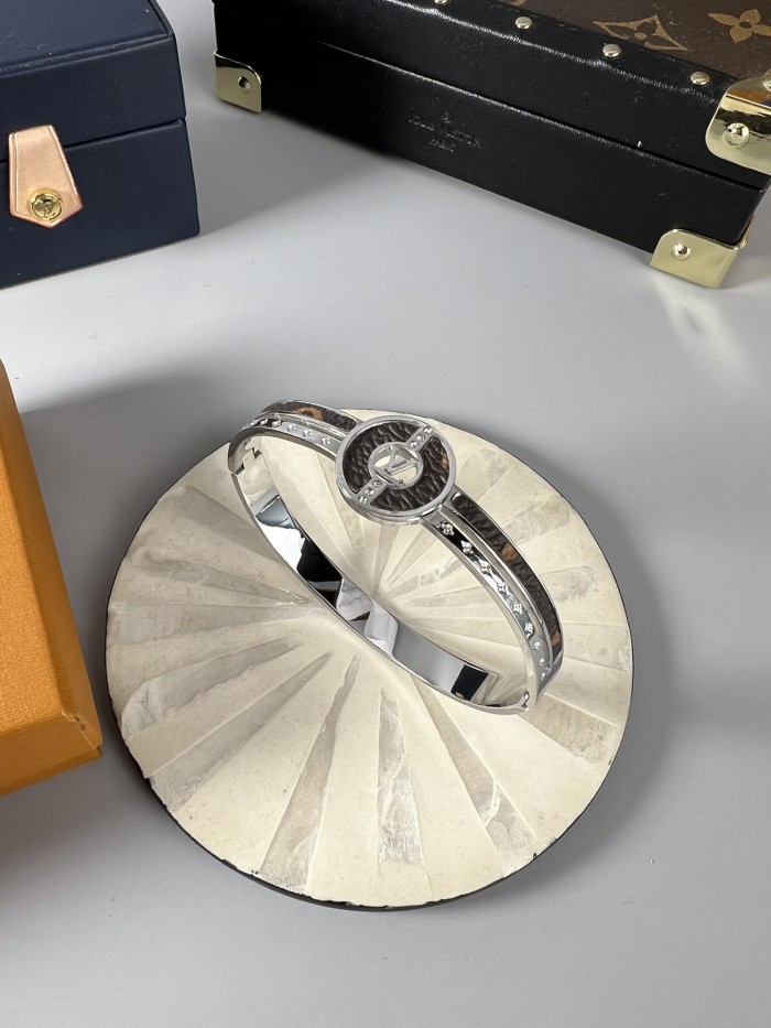 Clothes Louis Vuitton 84