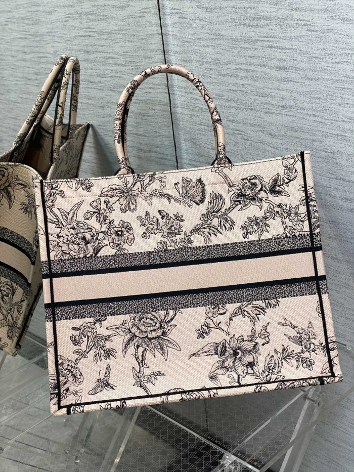 Handbag Dior size 42*18*35 cm