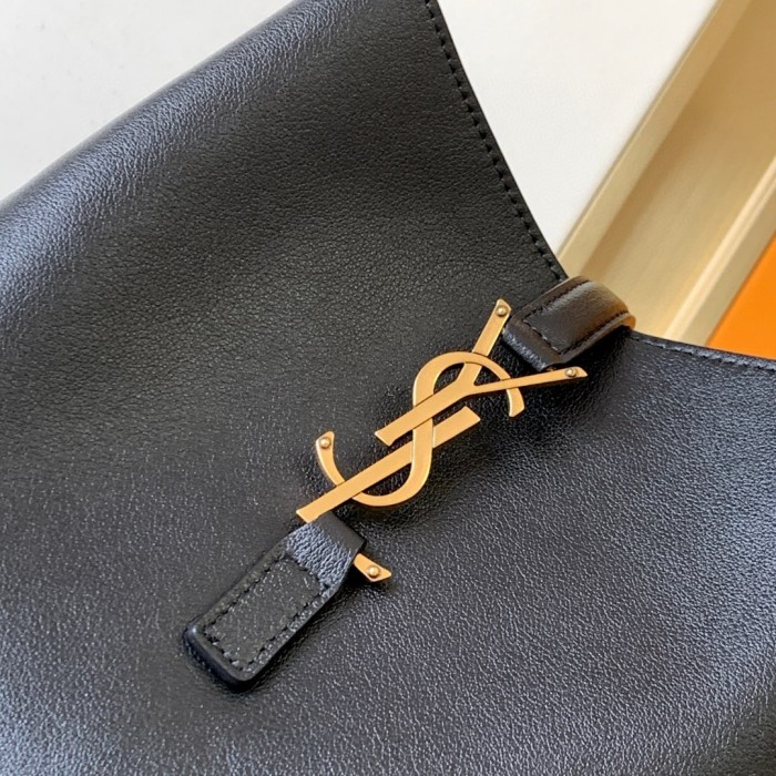 Handbags SAINT LAURENT 713938 size 22x22x10 cm