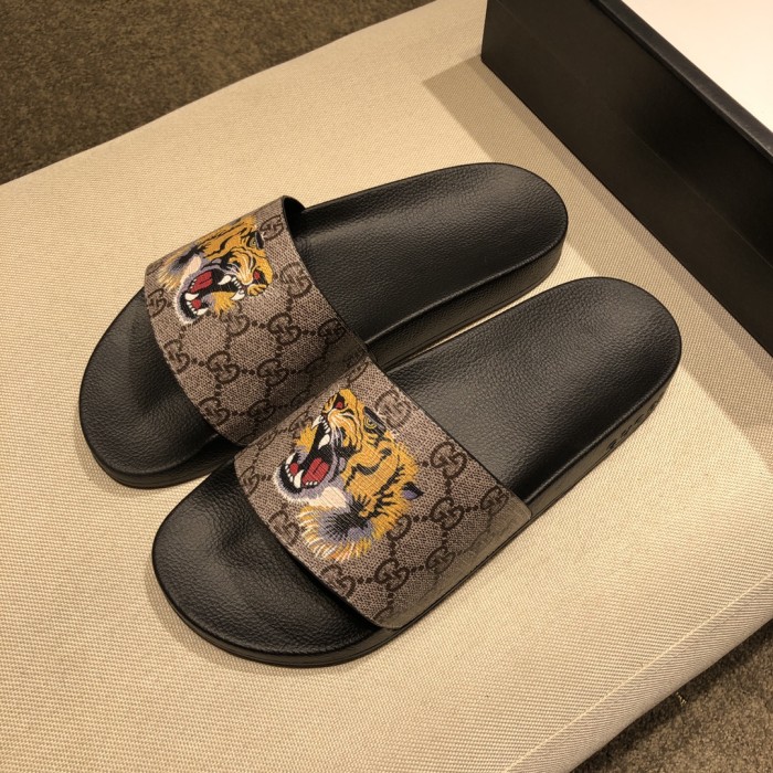 Gucci Slippers 40