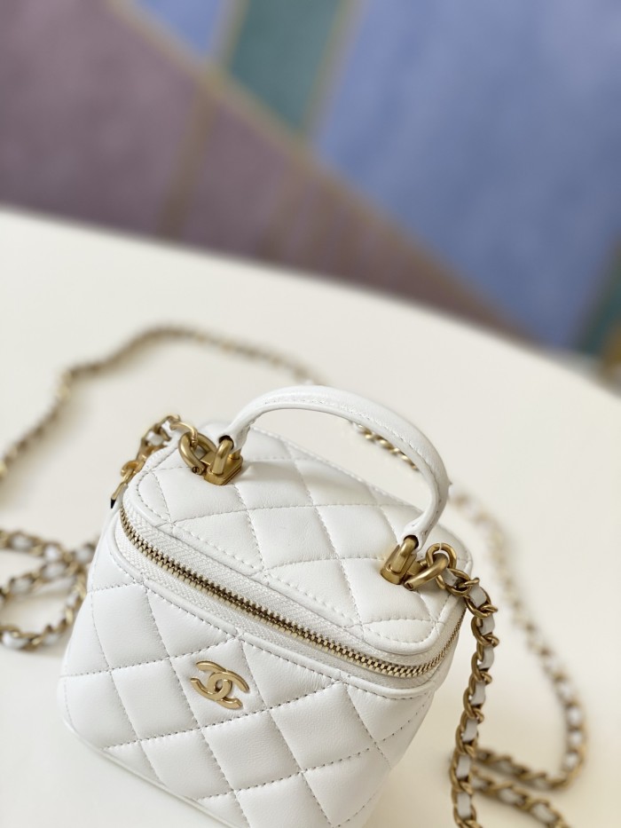 Handbag Chanel 81113 size 10 7 9 cm