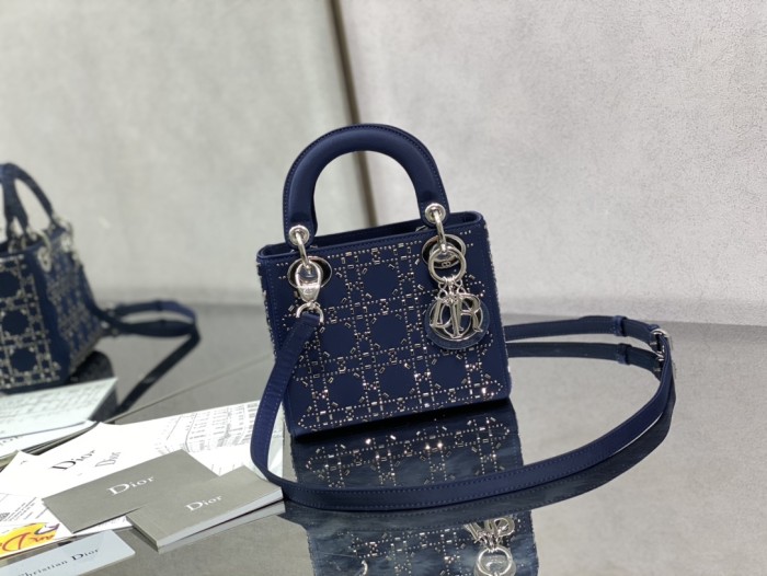 Handbag Dior size 17 cm