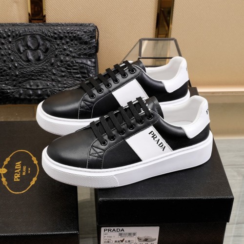 Prada Low Top sneaker 37