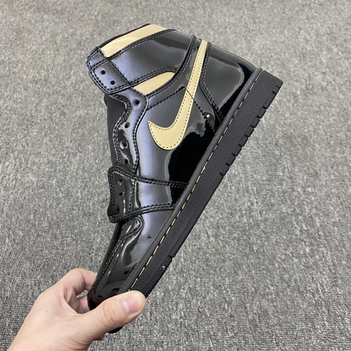Jordan 1 Retro High Black Metallic Gold (2020)