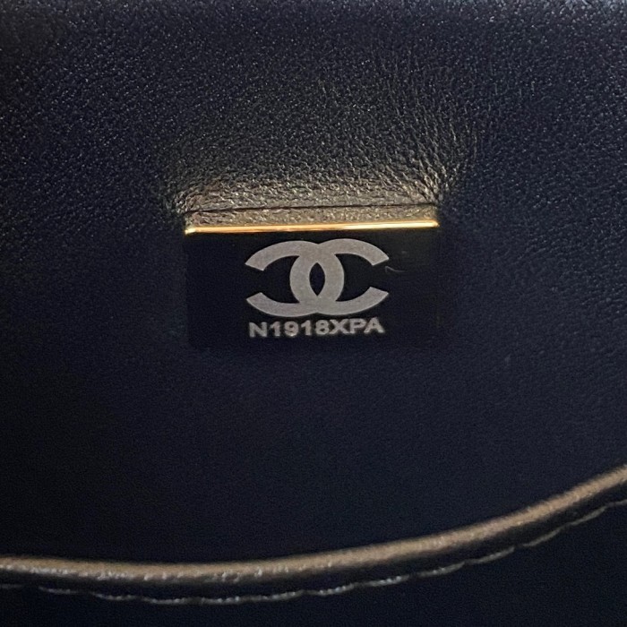 Handbag Chanel AS3648 size 17X14.5X7.5 cm