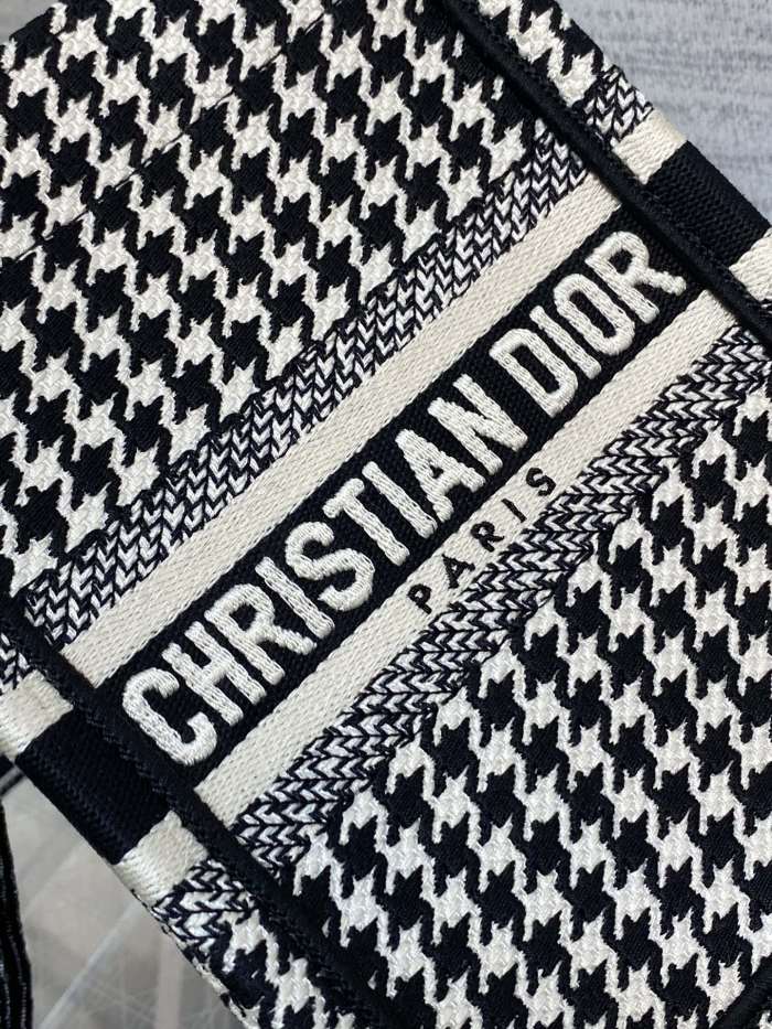 Handbag Dior size 13.5*5*18 cm