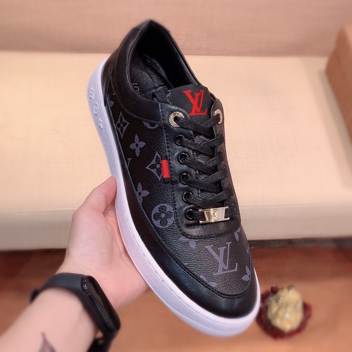 Louis Vuitton Low Top sneaker 85
