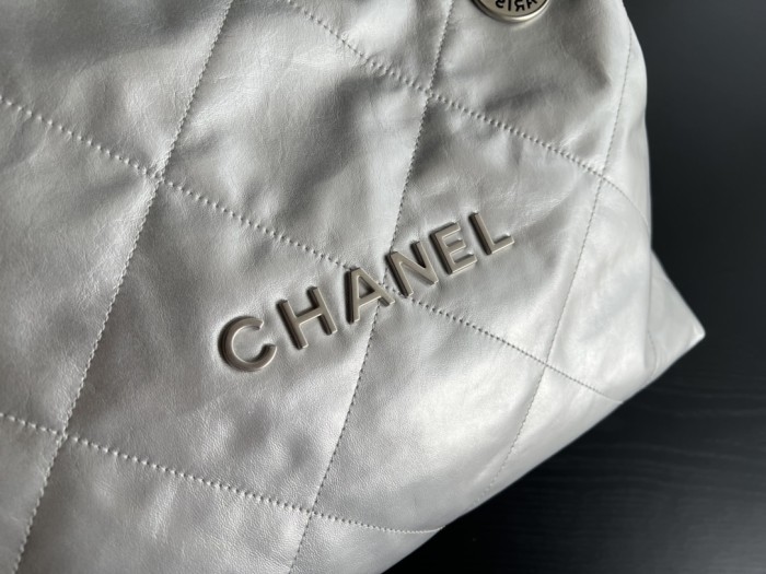 Handbag Chanel size 39cmx42cmx8 cm