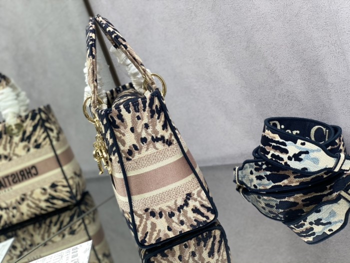 Handbag Dior size 24 cm