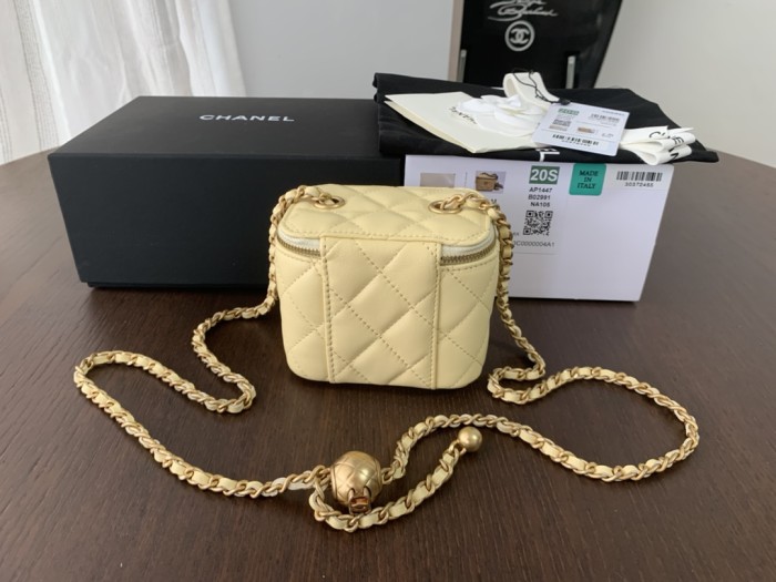 Handbag Chanel size 8.5cmx11cmx7 cm