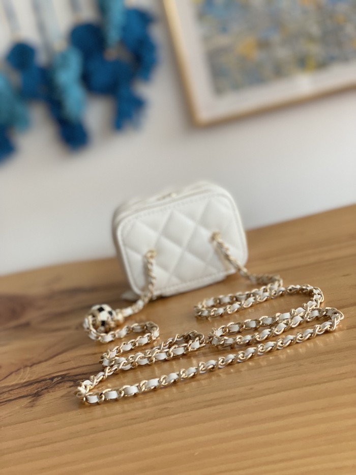 Handbag Chanel 81241 size 10.5 8.5 7 cm