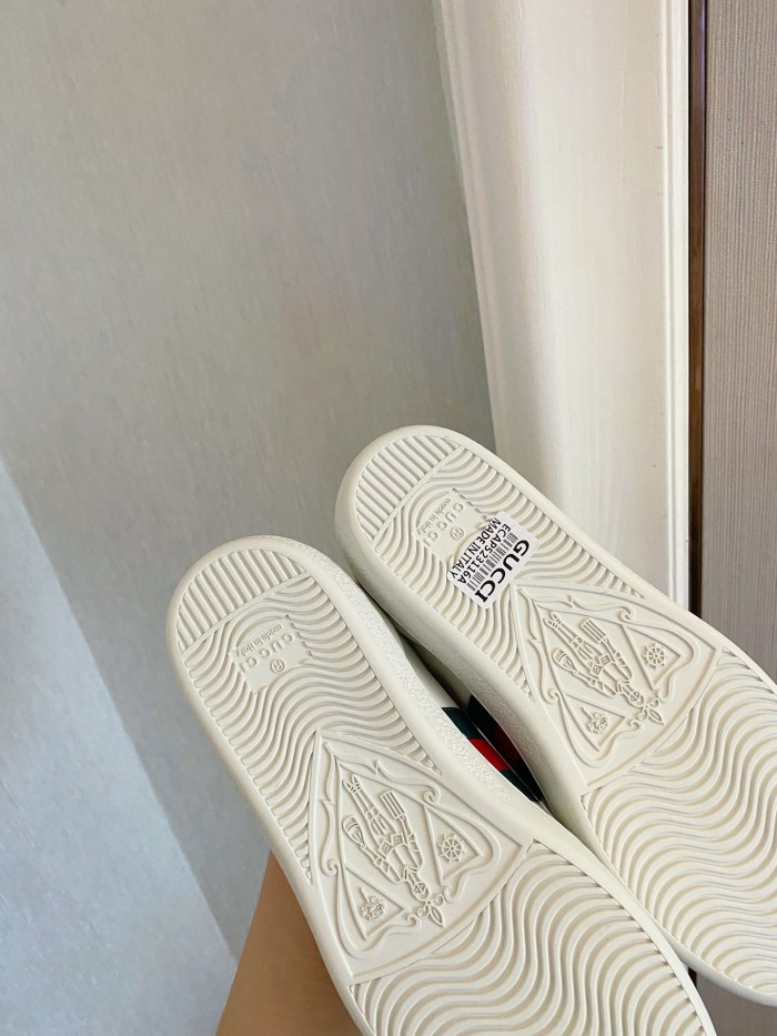 Gucci Women's Ace sneaker with bee sneaker 4