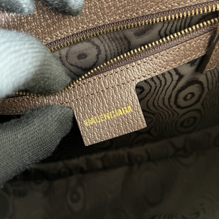 Handbag Gucci 680121 size 25 x18x 9 cm