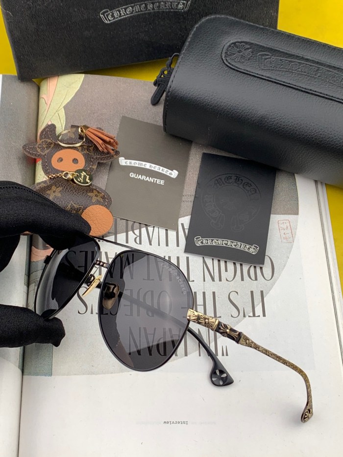 sunglasses Chrome Hearts KLX948
