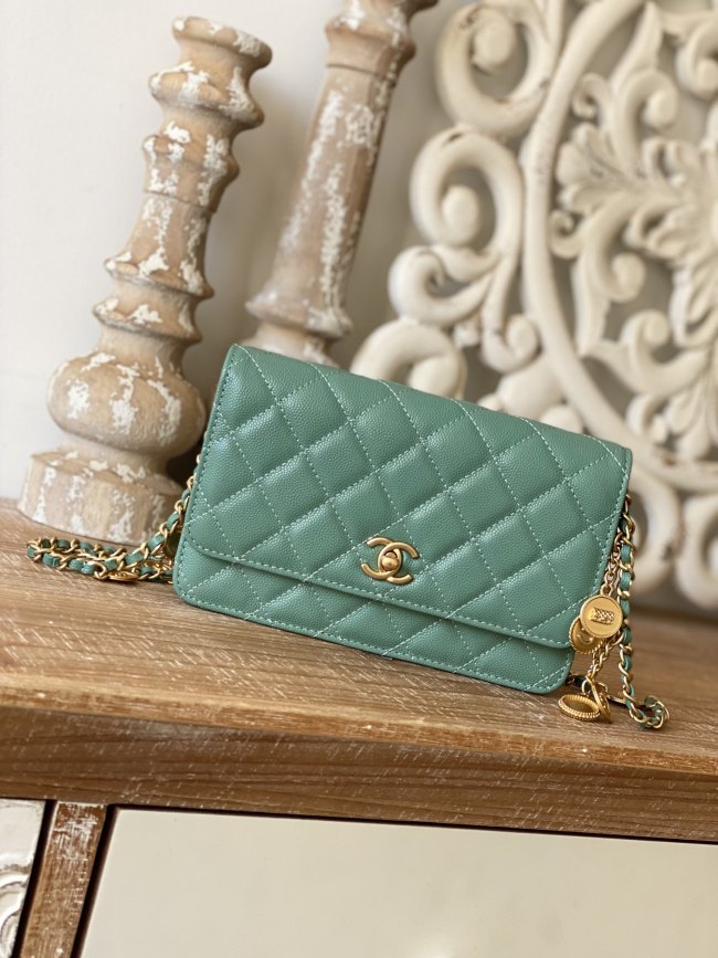 Handbag Chanel AP81234 size 19 cm