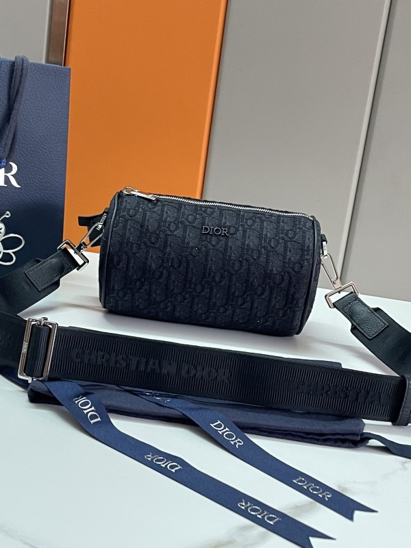 Handbag Dior 93304 size 21.3x12.5x12.5 cm