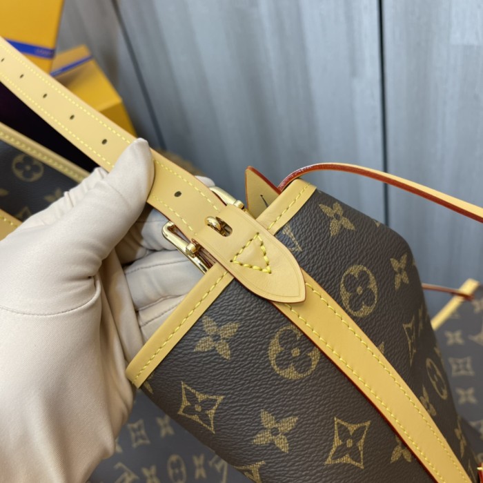 Handbag Louis Vuitton M46197 size 39 x 30 x 15 cm