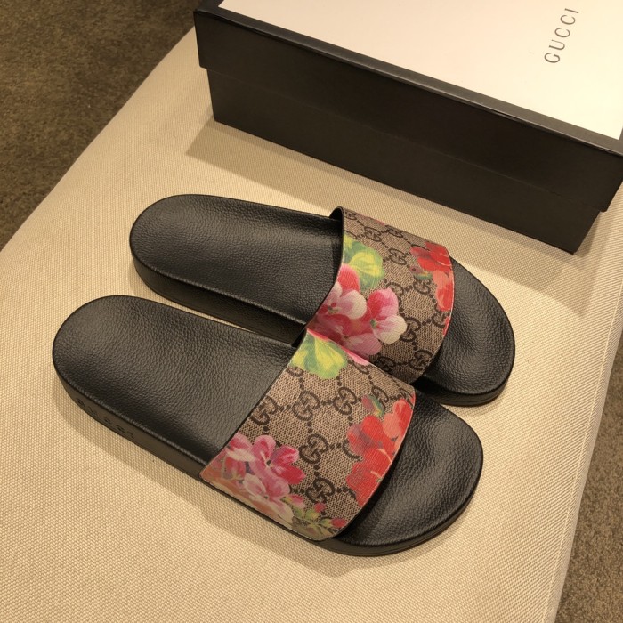 Gucci Slippers 35