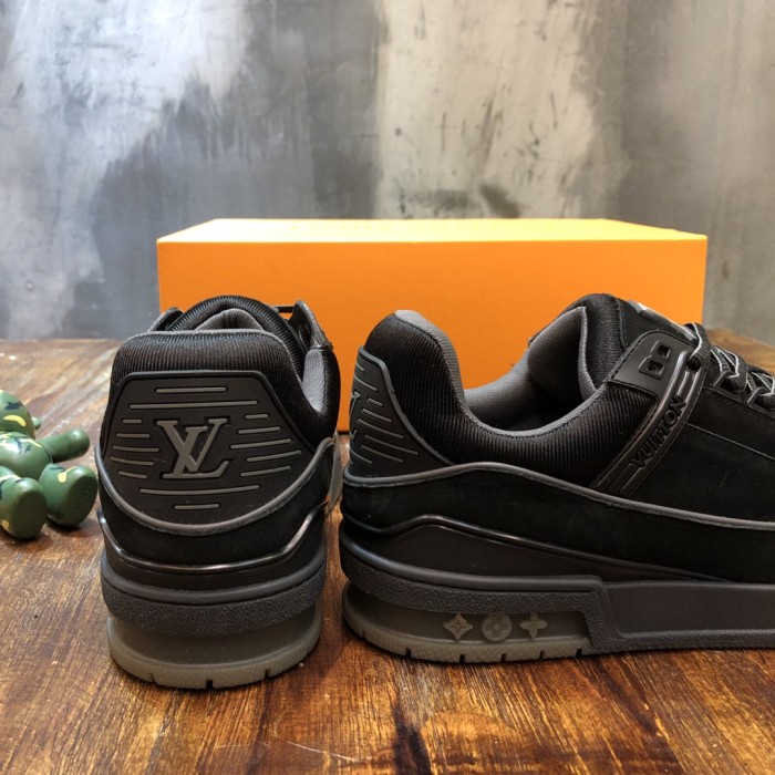 Louis Vuitton Trainer Sneakers 37