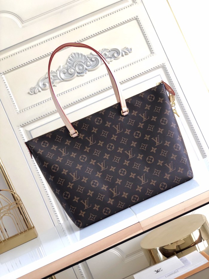 Handbag Louis Vuitton M42267 size 42/27/17 cm