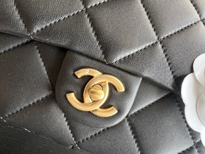 Handbag Chanel 3215 size 27 cm