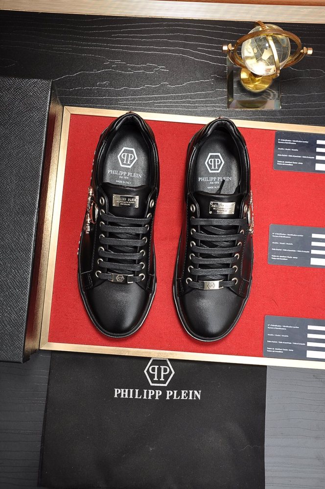 Philipp Plein Low Top Sneakers 33