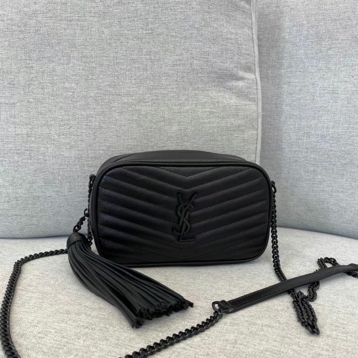 Handbags SAINT LAURENT 585040 size 19-11-5 cm