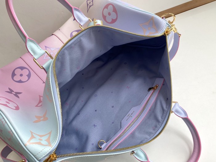 Handbag Louis Vuitton 59943 size 45 x 27 x 20 cm