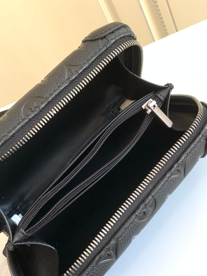 Handbag Louis Vuitton M20439 size 21 x 12 x 6.5 cm