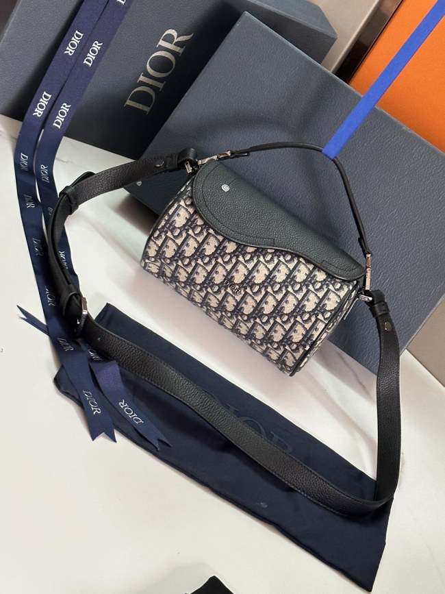 Handbag Dior 93368 size 21x12 x 12 cm