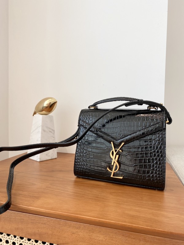 Handbags SAINT LAURENT 602716 size 20x16x7.5 cm