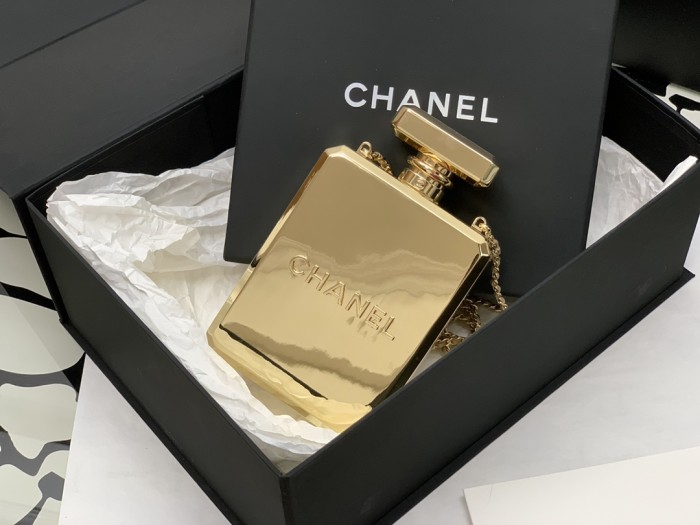 Handbag Chanel size 16*9*3.5* cm