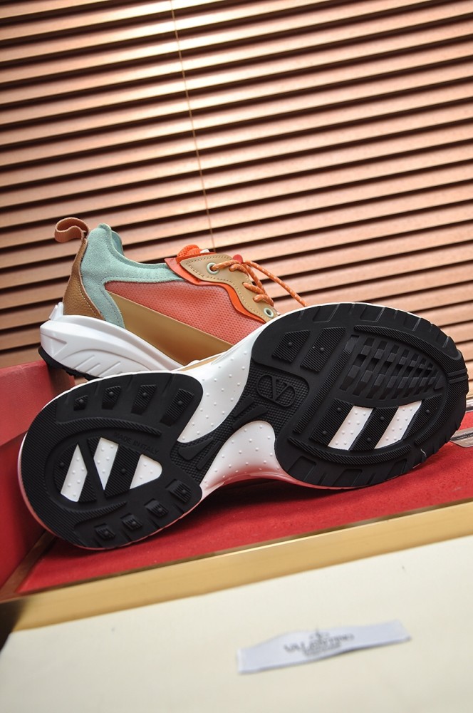 Valentino Garavani Low-top sneakers 22