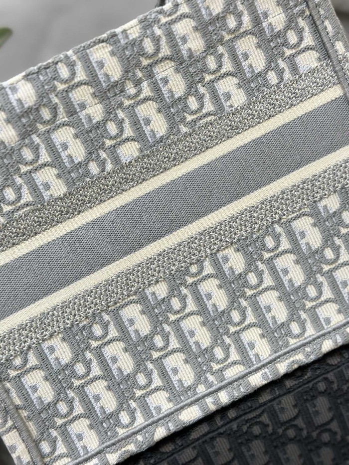 Handbag Dior M1286 size 26.5 x 21 x 14 cm