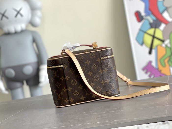 Handbag Louis Vuitton M42265 size 24.0 x 18.0 x 14.5 cm M44495 size 20×13.5×12 cm M44936 size:14*10.2*8.5cm