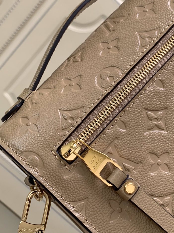 Handbag Louis Vuitton M41488 size 25 x 19 x 9 cm