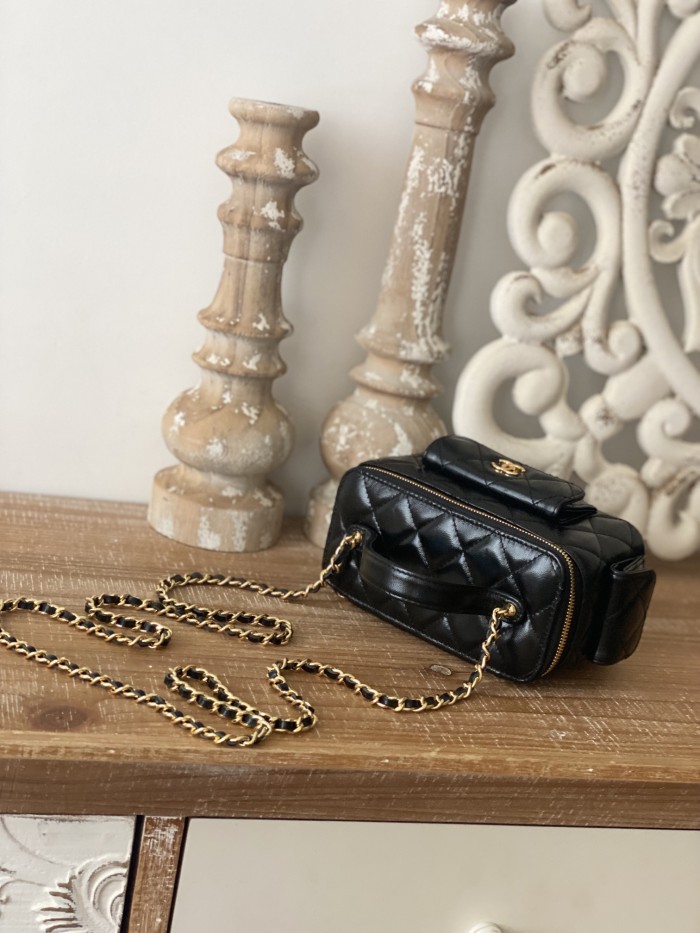 Handbag Chanel 81231 size 10*17*8.5 cm