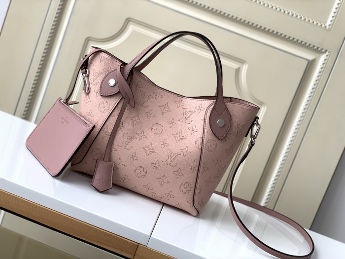 Handbag Louis Vuitton M54353 size 23 x 21 x 13 cm