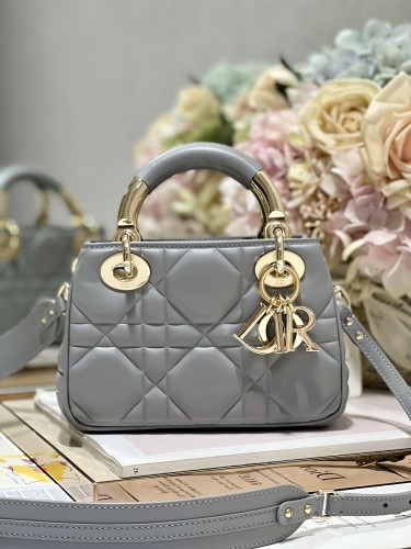 Handbag Dior 0062 size 19*13*8 cm