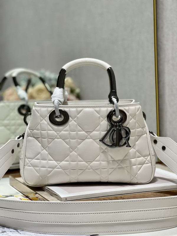 Handbag Dior 1202 size 28×28×9.5 cm